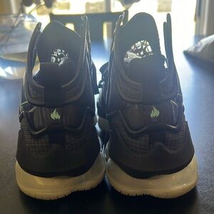 LEBRON XIX Black Anthracite Green Glow
